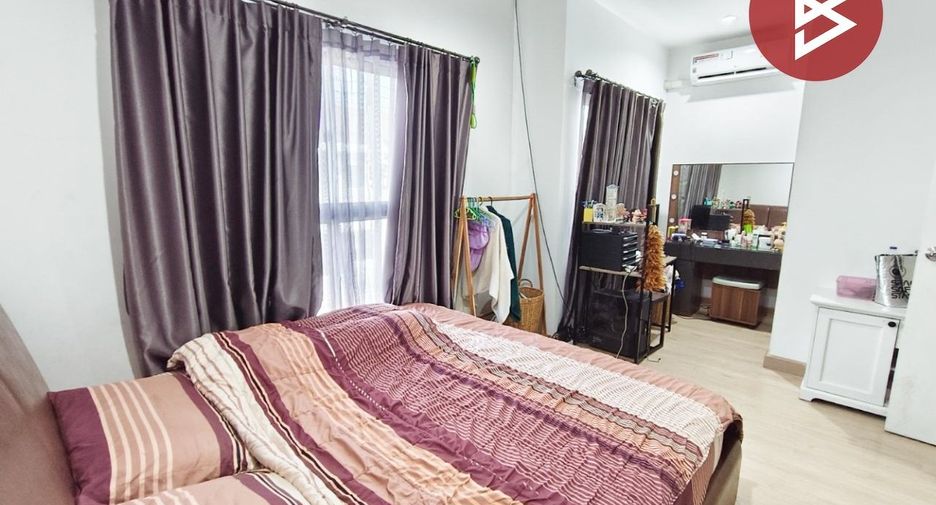 For sale 4 bedrooms townhouse in Mueang Samut Prakan, Samut Prakan