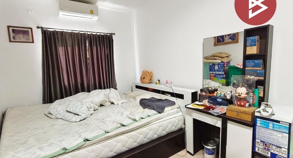 For sale 4 bedrooms townhouse in Mueang Samut Prakan, Samut Prakan