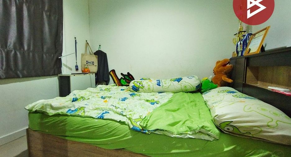 For sale 4 bedrooms townhouse in Mueang Samut Prakan, Samut Prakan