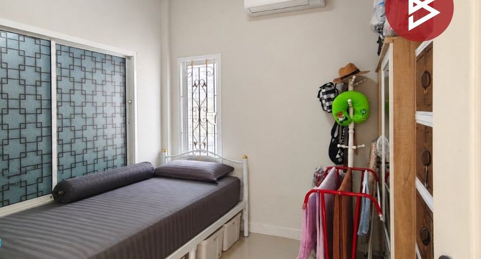 Reihenhaus zum Kauf mit 2 Zimmer in Krathum Baen, Samut Sakhon