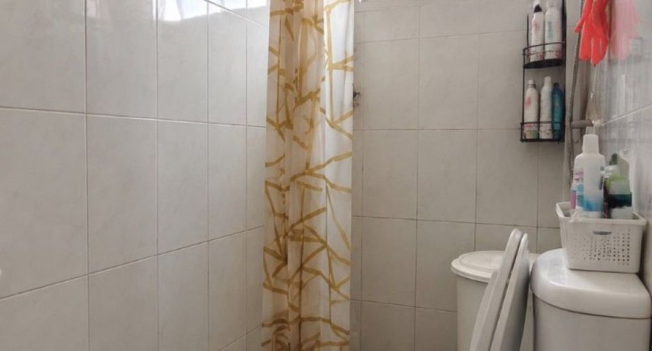 Reihenhaus zum Kauf mit 2 Zimmer in Krathum Baen, Samut Sakhon