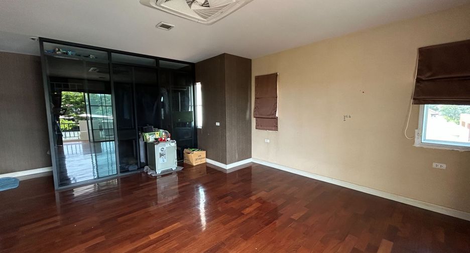 For sale 4 bedrooms house in Mueang Chon Buri, Chonburi