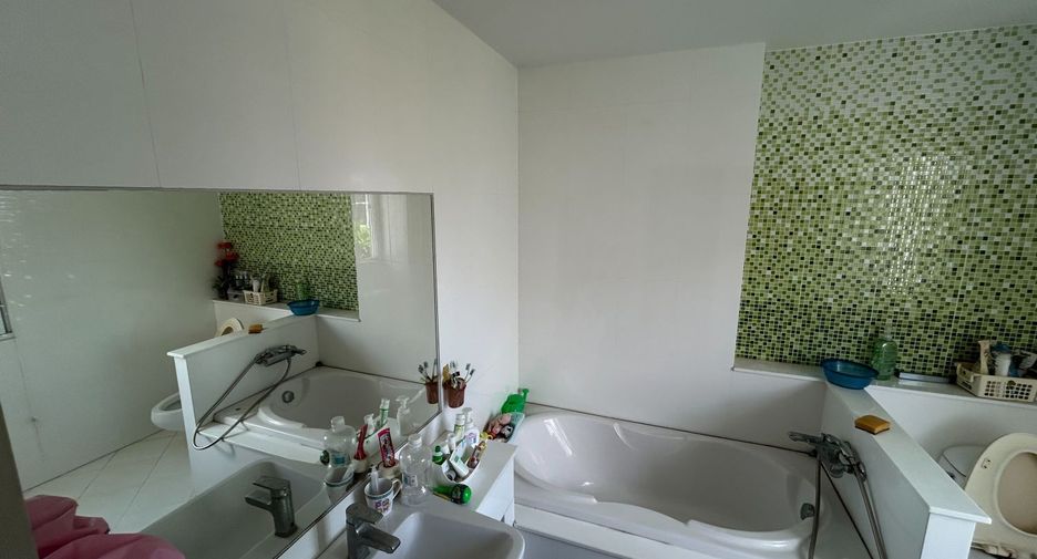 For sale 4 bedrooms house in Mueang Chon Buri, Chonburi