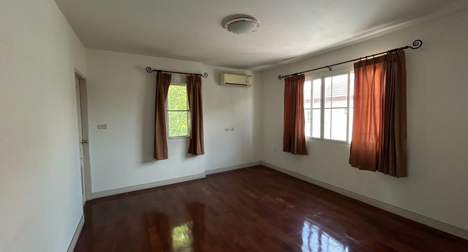 For sale 4 bedrooms house in Mueang Chon Buri, Chonburi