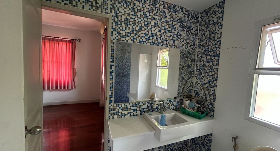 For sale 4 bedrooms house in Mueang Chon Buri, Chonburi