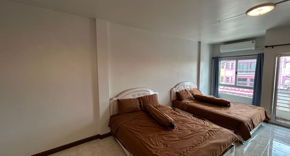 For sale 2 bedrooms townhouse in Mueang Chon Buri, Chonburi