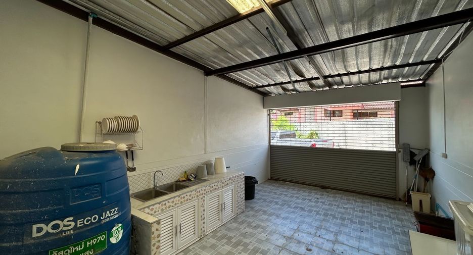 For sale 2 bedrooms townhouse in Mueang Chon Buri, Chonburi
