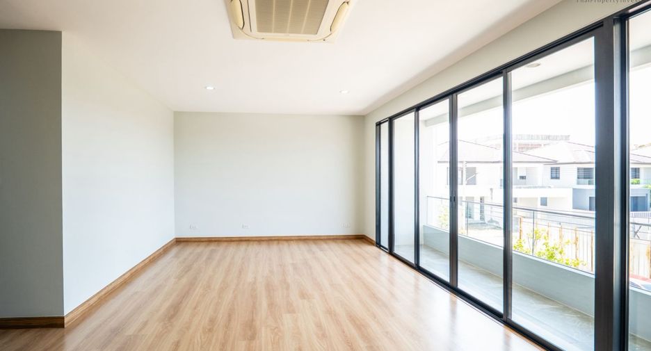 Casa en venta de 4 habitaciones en Thung Khru, Bangkok
