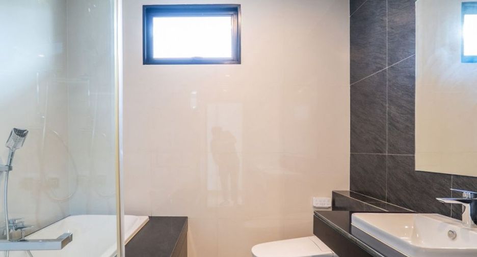 Casa en venta de 4 habitaciones en Thung Khru, Bangkok