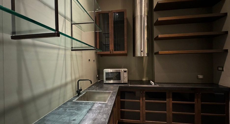 Wohnung zur Miete mit 3 Zimmer in Khlong Toei, Bangkok