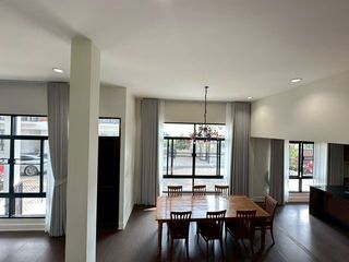 Casa en alquiler de 3 habitaciones en Khlong Toei, Bangkok