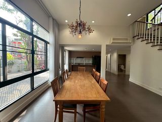 Casa en alquiler de 3 habitaciones en Khlong Toei, Bangkok