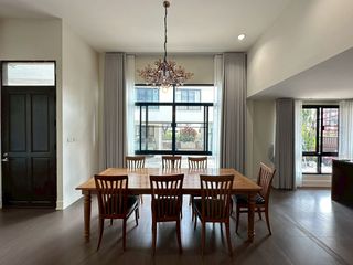 Casa en alquiler de 3 habitaciones en Khlong Toei, Bangkok