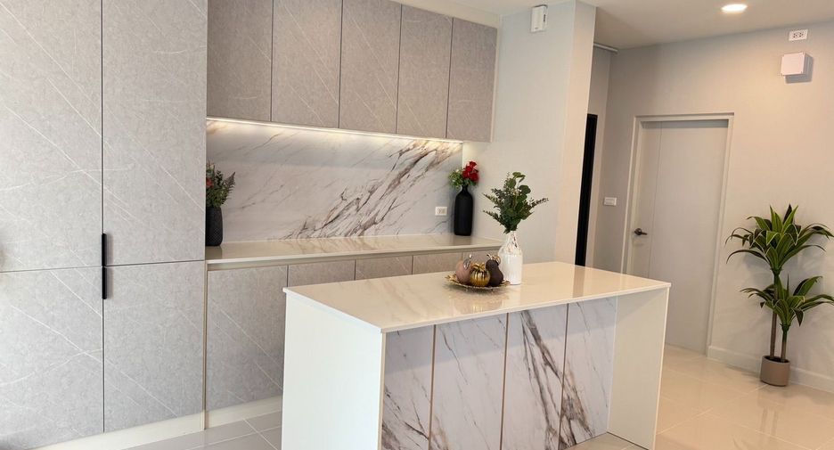 Casa en alquiler y en venta de 4 habitaciones en Bang Phli, Samut Prakan