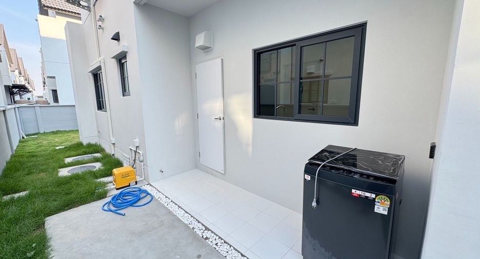 Casa en alquiler y en venta de 4 habitaciones en Bang Phli, Samut Prakan