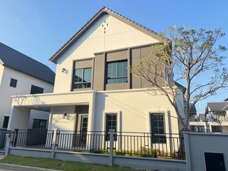 Casa en alquiler y en venta de 4 habitaciones en Bang Phli, Samut Prakan