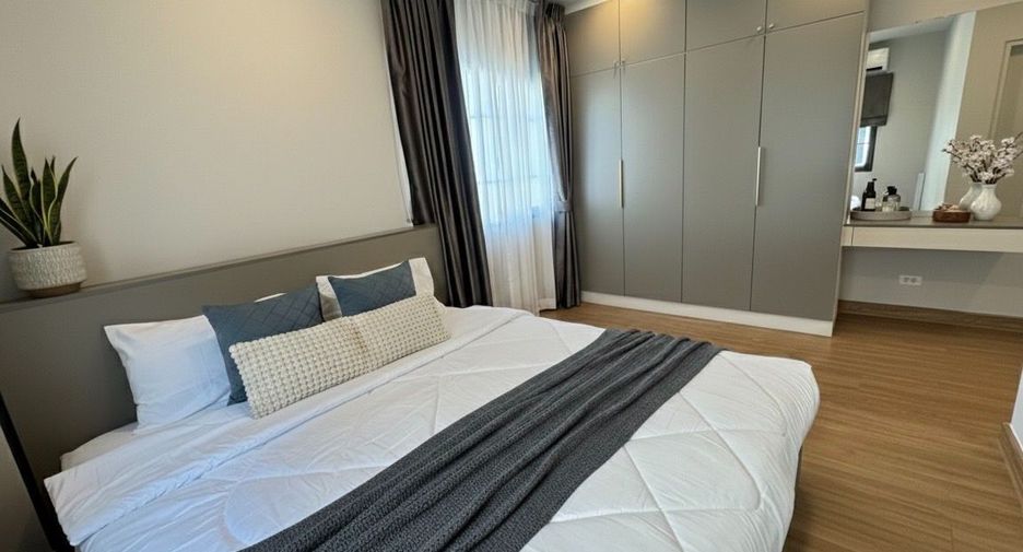Casa en alquiler y en venta de 4 habitaciones en Bang Phli, Samut Prakan