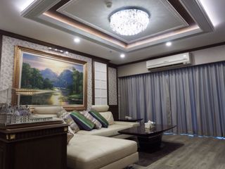 À louer 3 chambres condo à Yan Nawa, Bangkok