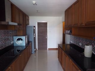 À louer 3 chambres condo à Yan Nawa, Bangkok