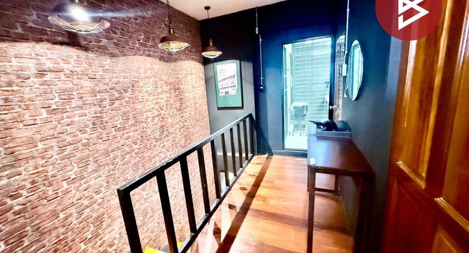 For sale 3 bedrooms retail Space in Bang Rak, Bangkok