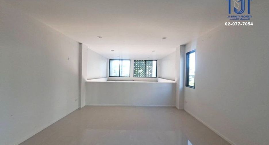 For sale 3 ベッドルーム retail Space in Mueang Nakhon Pathom, Nakhon Pathom