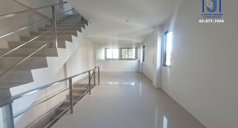 For sale 3 ベッドルーム retail Space in Mueang Nakhon Pathom, Nakhon Pathom