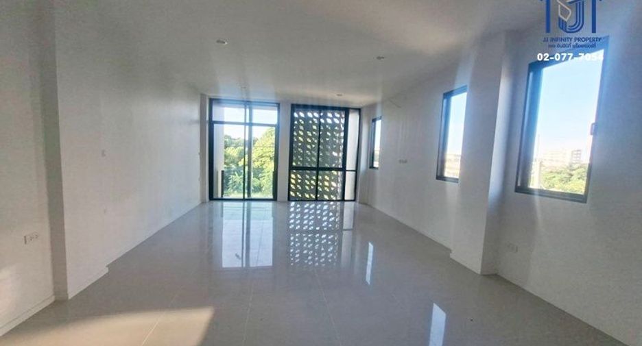 For sale 3 ベッドルーム retail Space in Mueang Nakhon Pathom, Nakhon Pathom