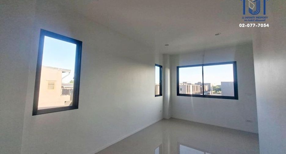For sale 3 ベッドルーム retail Space in Mueang Nakhon Pathom, Nakhon Pathom