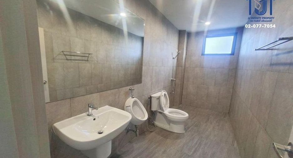 For sale 3 ベッドルーム retail Space in Mueang Nakhon Pathom, Nakhon Pathom