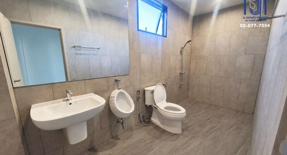 For sale 3 ベッドルーム retail Space in Mueang Nakhon Pathom, Nakhon Pathom