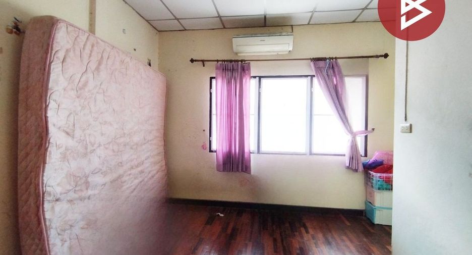 Casa adosada en venta de 2 habitaciones en Lam Luk Ka, Pathum Thani