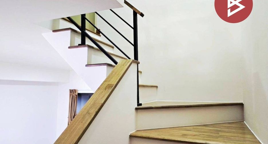 For sale 3 bedrooms townhouse in Krathum Baen, Samut Sakhon