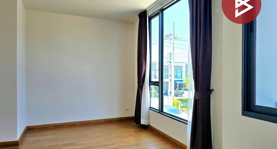 For sale 3 bedrooms townhouse in Krathum Baen, Samut Sakhon