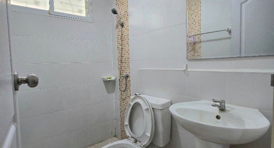 À vendre 4 chambres maison de ville à Phra Samut Chedi, Samut Prakan