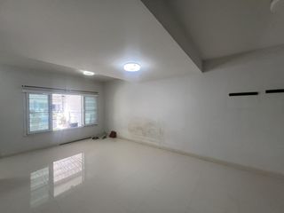 Reihenhaus zum Kauf mit 3 Zimmer in Min Buri, Bangkok