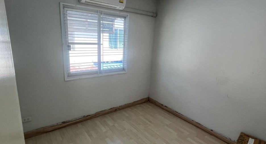 Reihenhaus zum Kauf mit 3 Zimmer in Min Buri, Bangkok