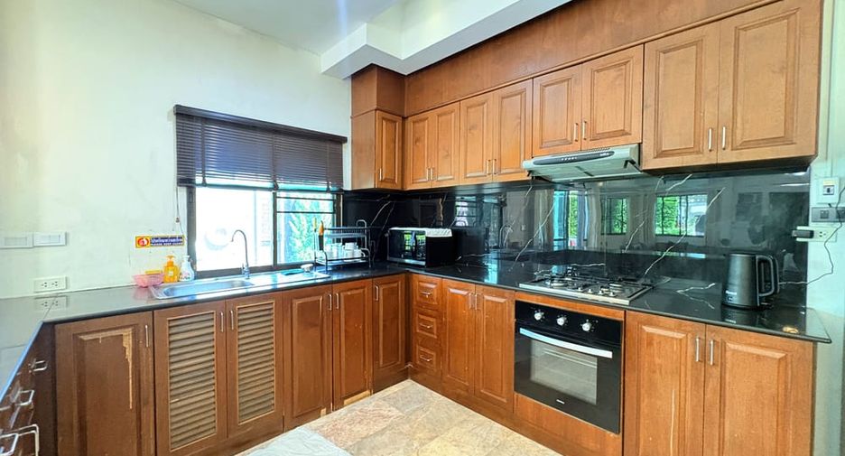 For rent and for sale 3 bedrooms villa in Bang Lamung, Chonburi