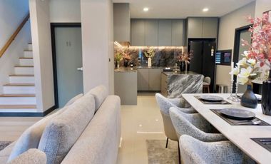 Reihenhaus zur Miete und zum Kauf mit 4 Zimmer in Prawet, Bangkok