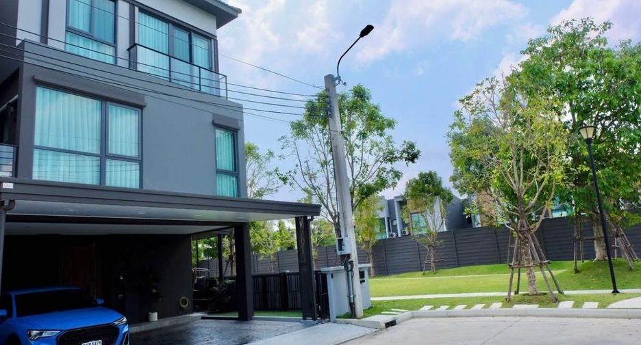 Casa adosada en alquiler y en venta de 4 habitaciones en Prawet, Bangkok