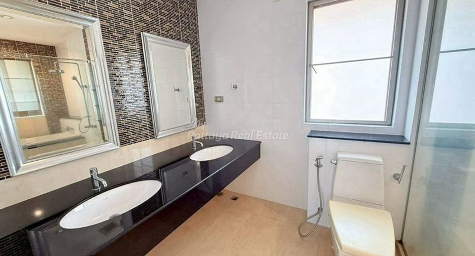 Villa en alquiler de 4 habitaciones en Bang Lamung, Chonburi