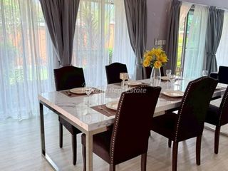 Villa en alquiler de 4 habitaciones en Bang Lamung, Chonburi
