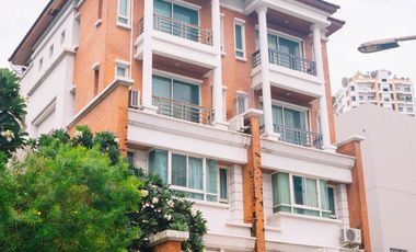 Reihenhaus zum Kauf mit 4 Zimmer in Yan Nawa, Bangkok