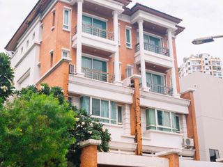 Reihenhaus zum Kauf mit 4 Zimmer in Yan Nawa, Bangkok