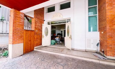 For sale 4 bedrooms townhouse in Yan Nawa, Bangkok