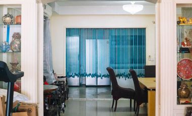 For sale 4 bedrooms townhouse in Yan Nawa, Bangkok