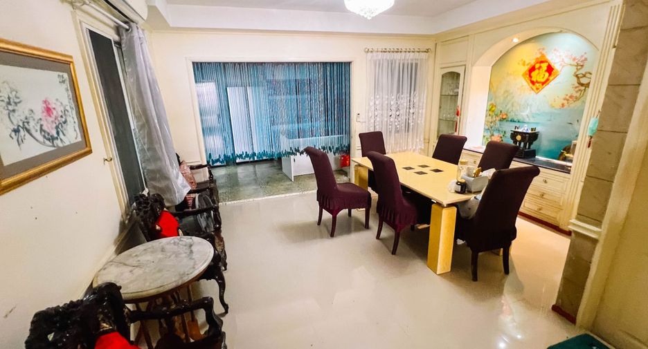 Reihenhaus zum Kauf mit 4 Zimmer in Yan Nawa, Bangkok