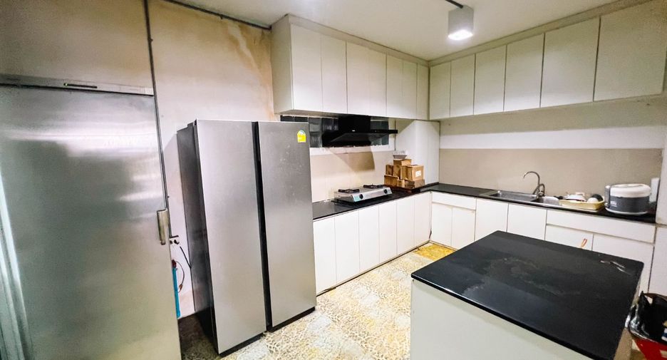 Reihenhaus zum Kauf mit 4 Zimmer in Yan Nawa, Bangkok