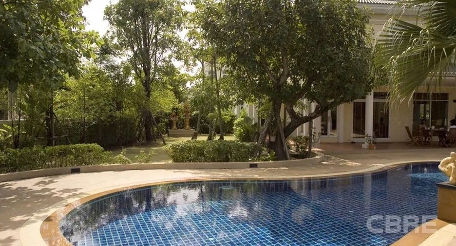 For sale 3 bedrooms house in Lat Phrao, Bangkok