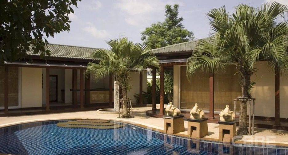 For sale 3 bedrooms house in Lat Phrao, Bangkok