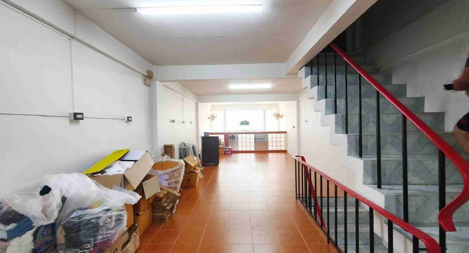 出售 4 卧室 独立屋 在 Thon Buri, 曼谷